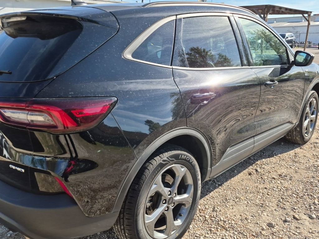 Used 2025 Ford Escape ST-Line image 4