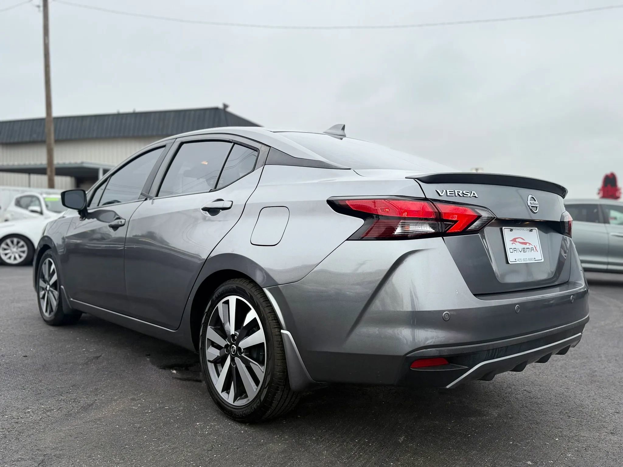 Used 2020 Nissan Versa SR FWD image 10