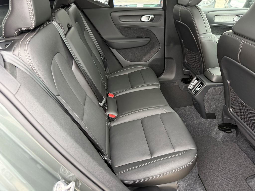 New 2026 Volvo XC40 B5 Core w/ Climate Package AWD/4WD image 11