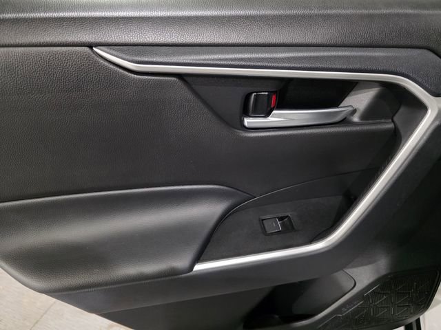 Used 2025 Toyota RAV4 XLE AWD/4WD image 11