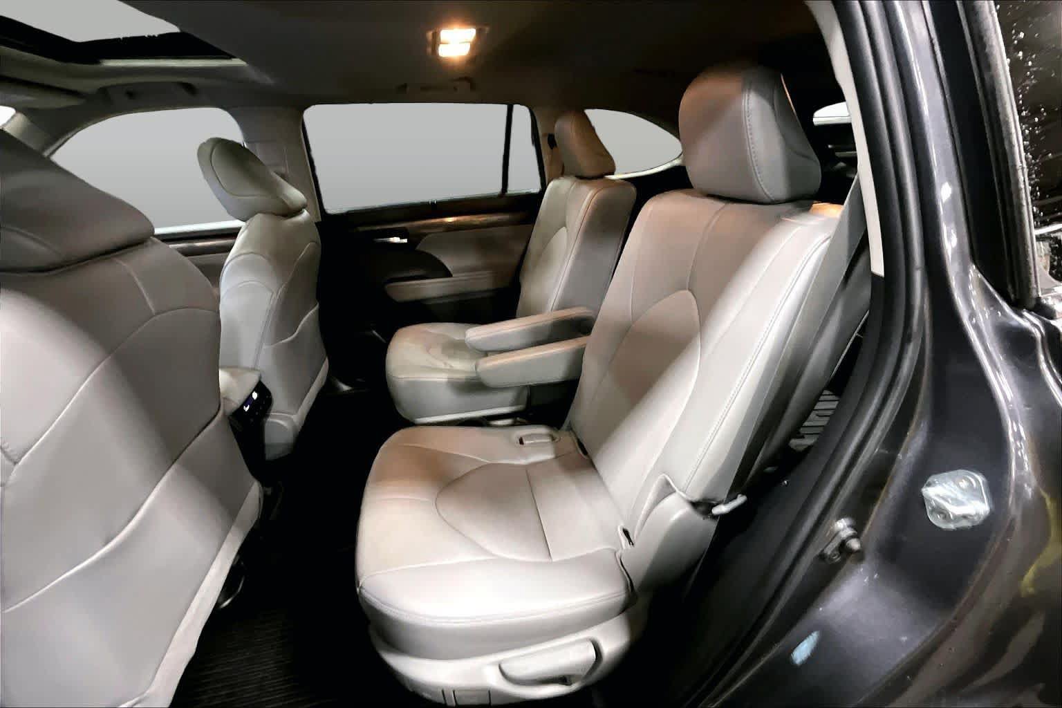 Used 2024 Toyota Highlander Limited AWD/4WD image 20