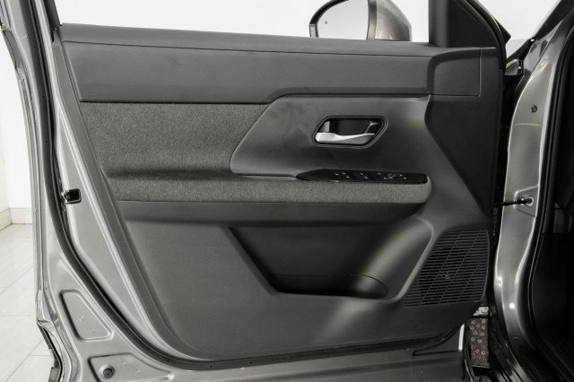 Used 2025 Nissan Kicks SV image 38