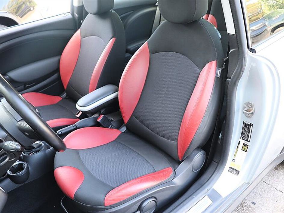 Used 2010 MINI Cooper Hardtop image 10