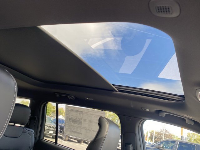 New 2025 Jeep Grand Cherokee L Overland image 33