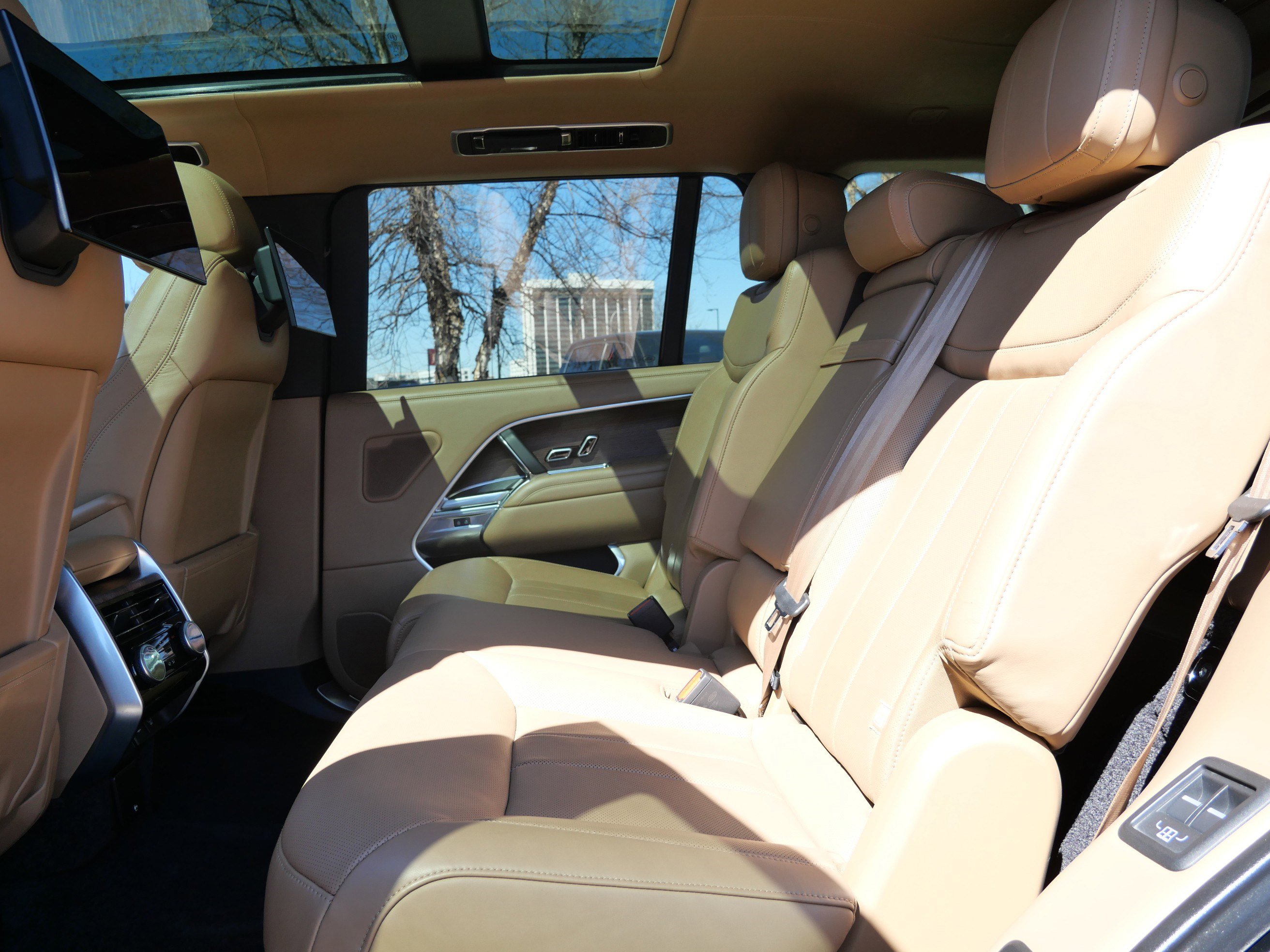 Certified 2023 Land Rover Range Rover Long Wheelbase Autobiography AWD/4WD image 19