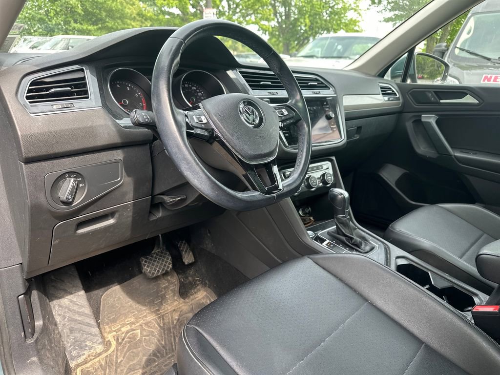 Used 2019 Volkswagen Tiguan SE w/ Panoramic Sunroof Package FWD image 11