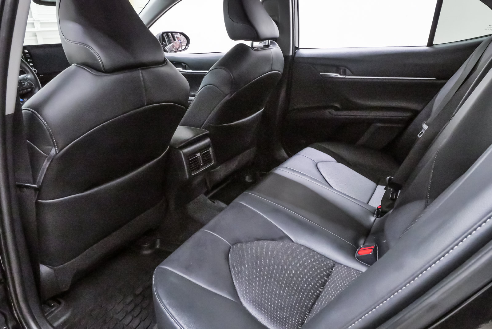 Used 2022 Toyota Camry XSE FWD image 10