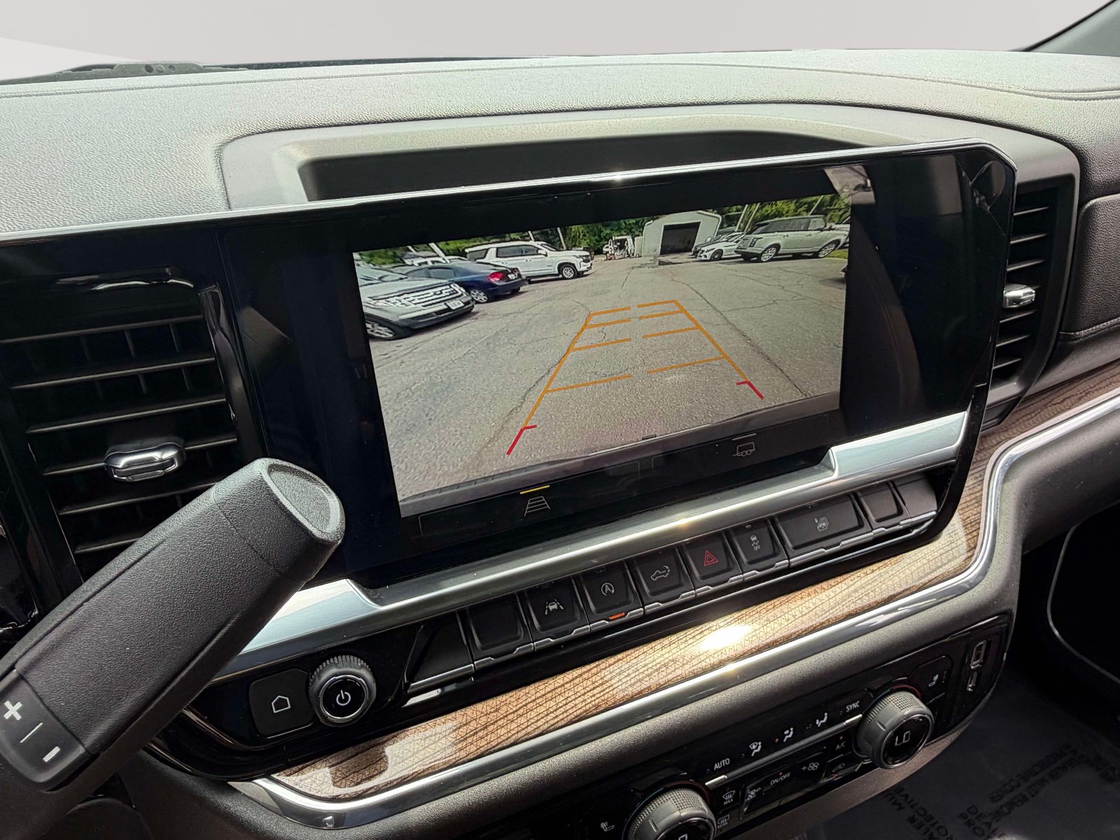 Used 2023 Chevrolet Silverado 1500 LT AWD/4WD image 9