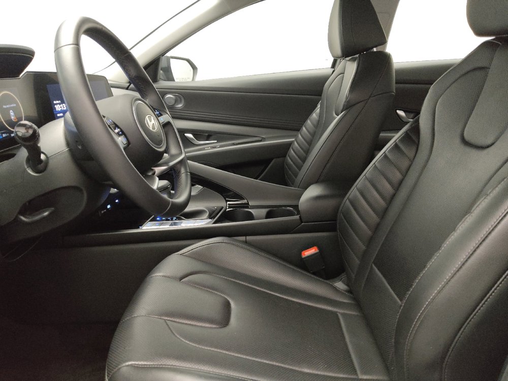 Used 2025 Hyundai Elantra Limited image 17