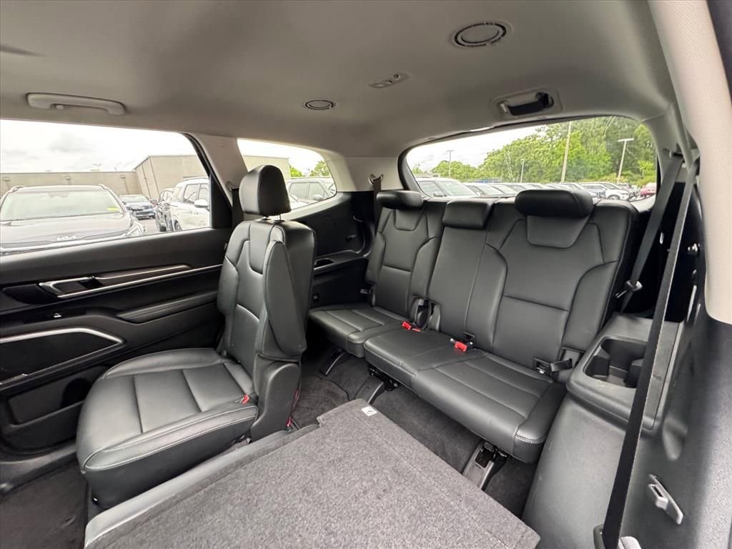 Certified 2024 Kia Telluride S w/ S Sunroof Package FWD image 12