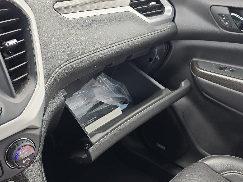 Used 2023 GMC Acadia SLT image 31