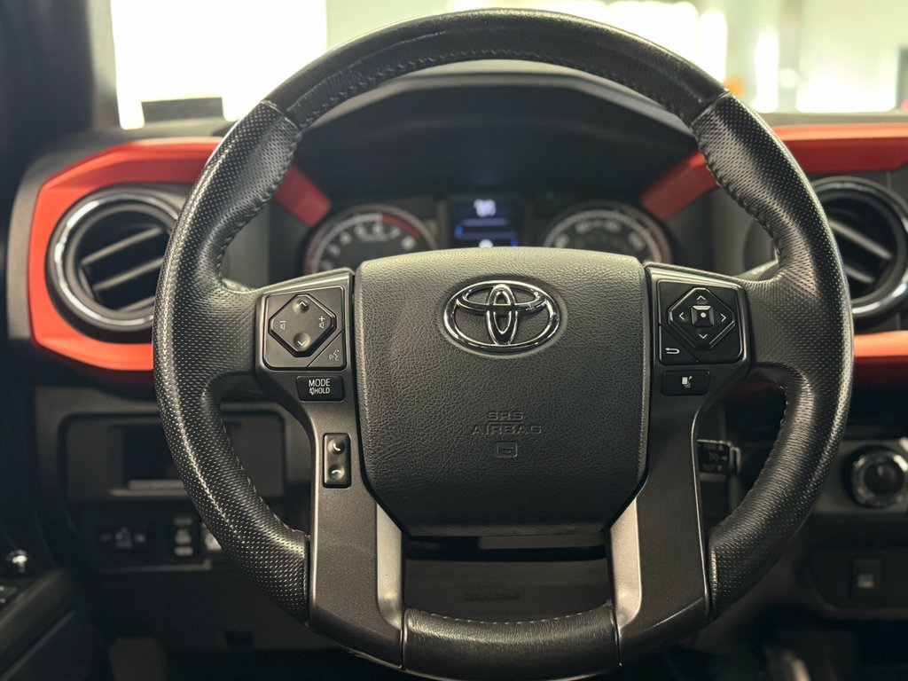 Used 2017 Toyota Tacoma TRD Sport AWD/4WD image 17