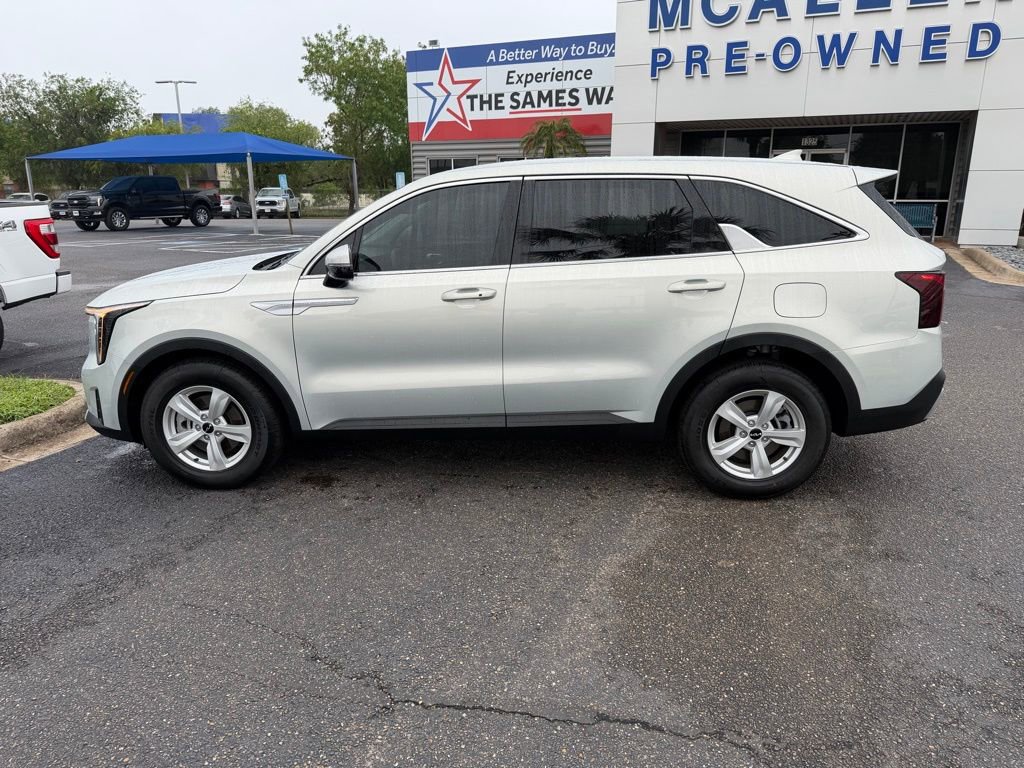 Used 2026 Kia Sorento LX image 3