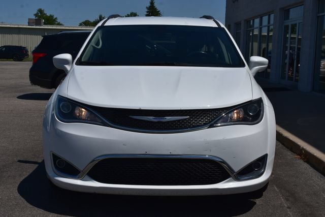 Used 2020 Chrysler Pacifica Touring-L FWD image 13