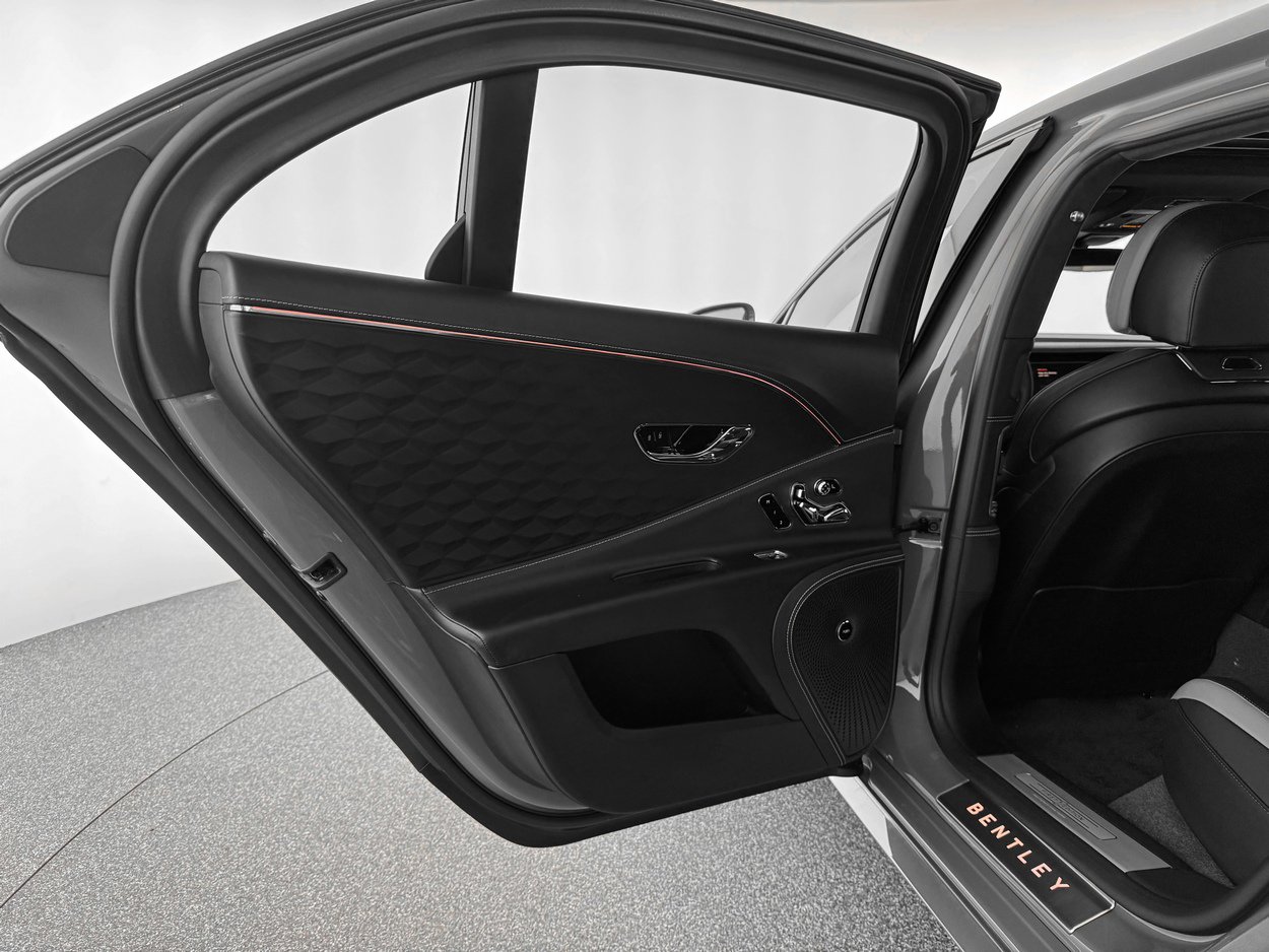 New 2025 Bentley Flying Spur Plug-In Hybrid AWD/4WD image 32