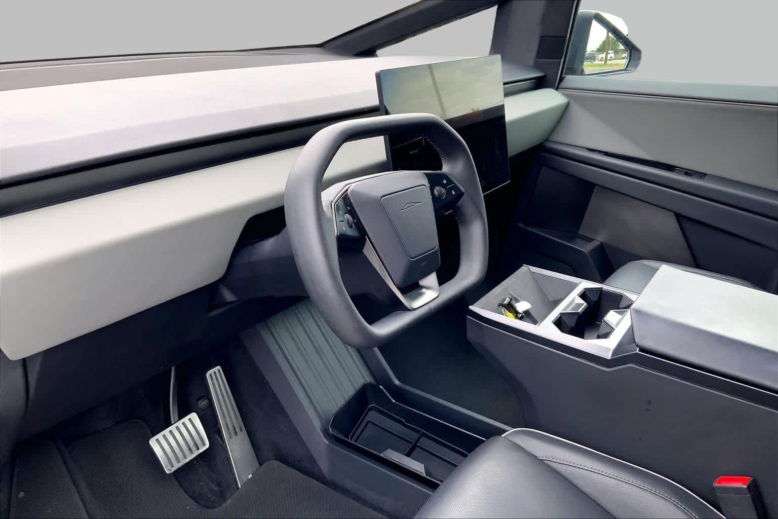 Used 2025 Tesla Cybertruck AWD Crew Cab image 17
