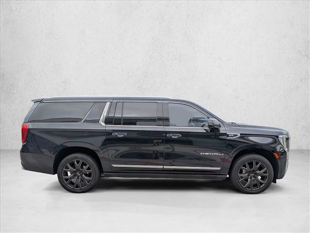 Used 2021 GMC Yukon XL Denali w/ Denali Premium Package image 4