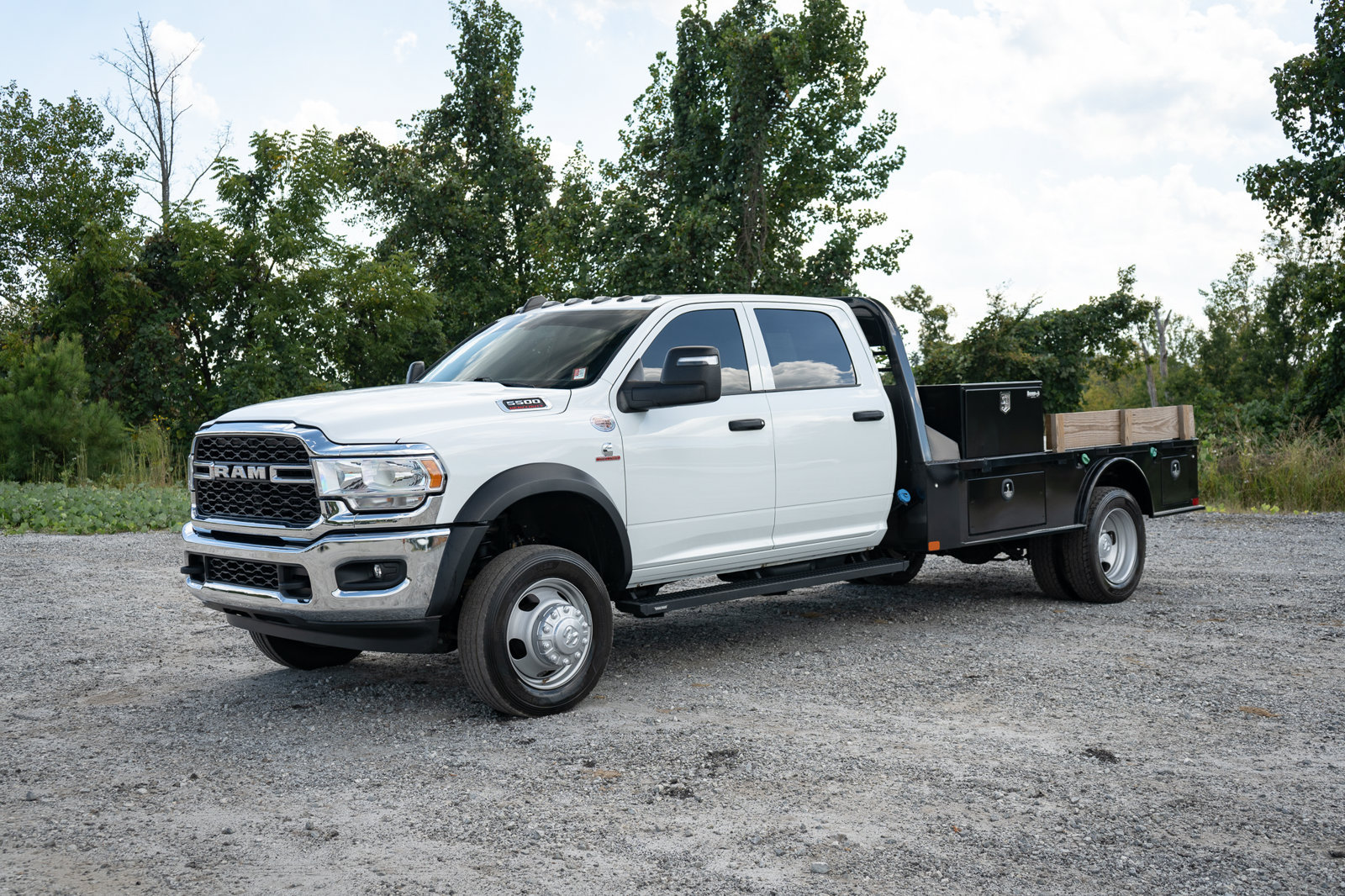 Used 2024 RAM 5500 Tradesman w/ Chrome Appearance Group AWD/4WD image 3