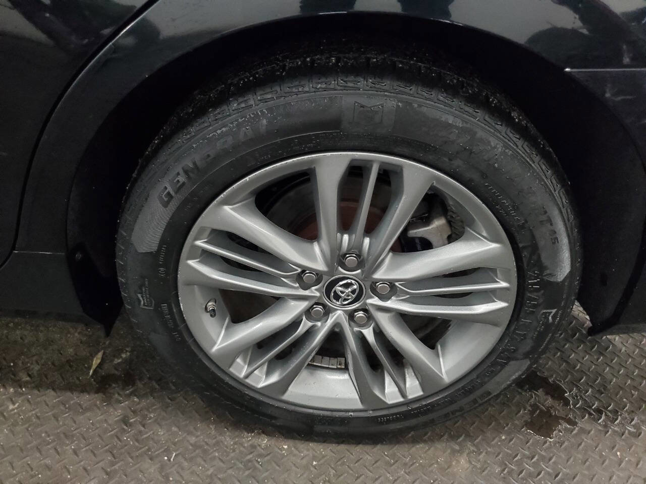 Used 2015 Toyota Camry SE FWD image 22