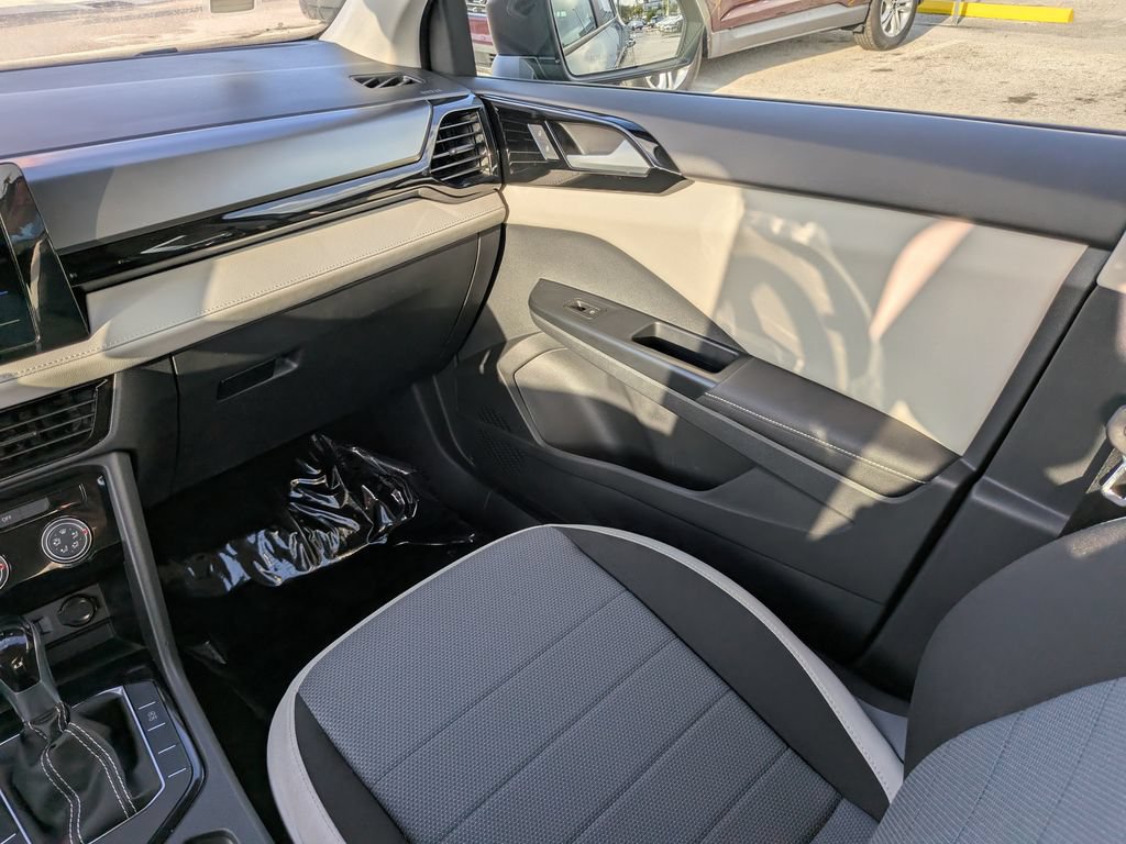 Certified 2025 Volkswagen Taos S FWD image 13
