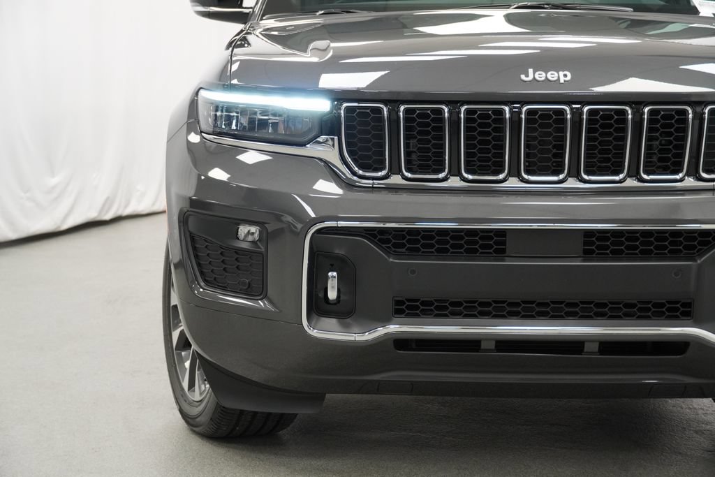 Certified 2025 Jeep Grand Cherokee Overland w/ Trailer Tow Package AWD/4WD image 7