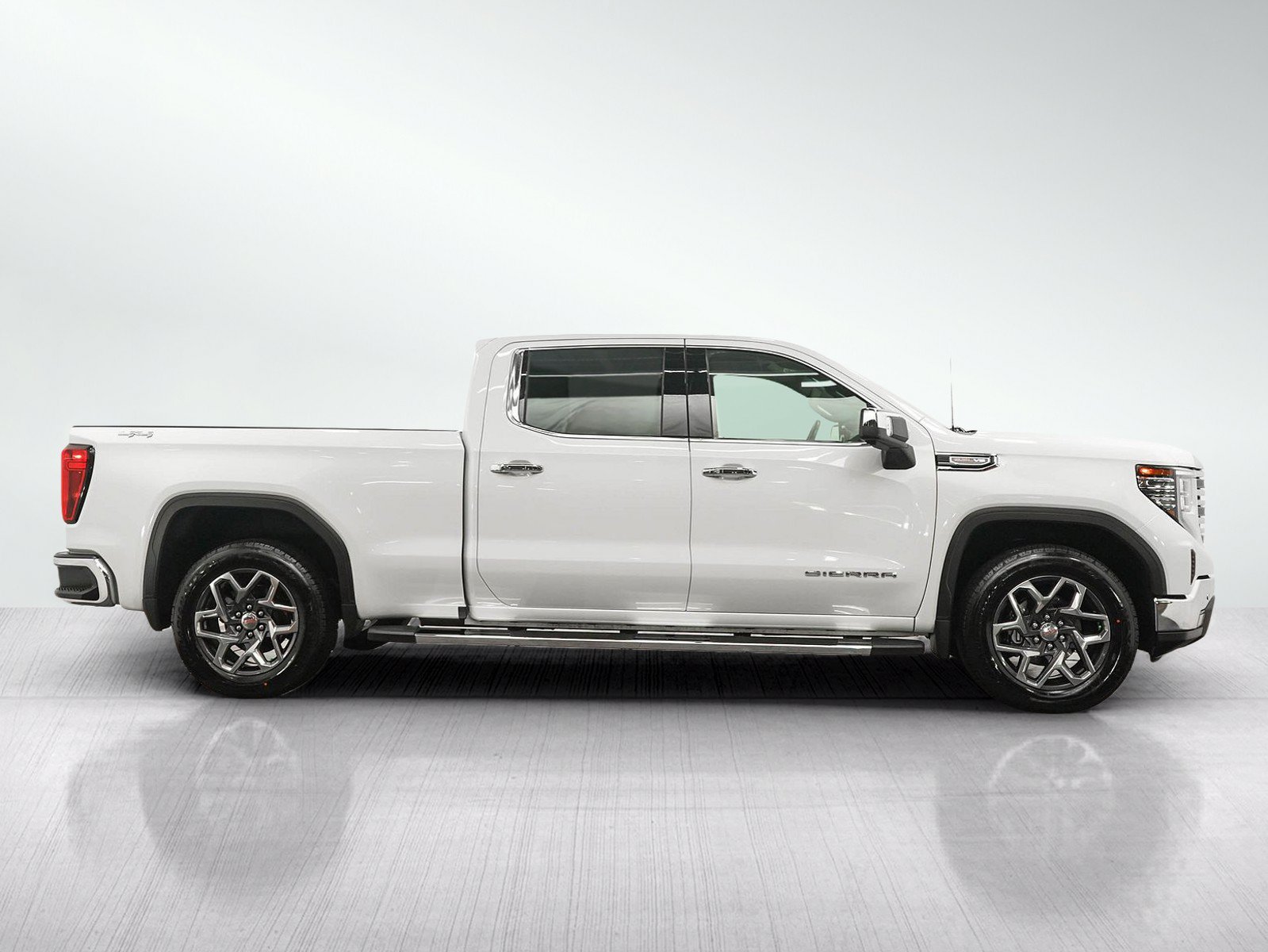 Used 2022 GMC Sierra 1500 SLT w/ SLT Premium Plus Package AWD/4WD image 6