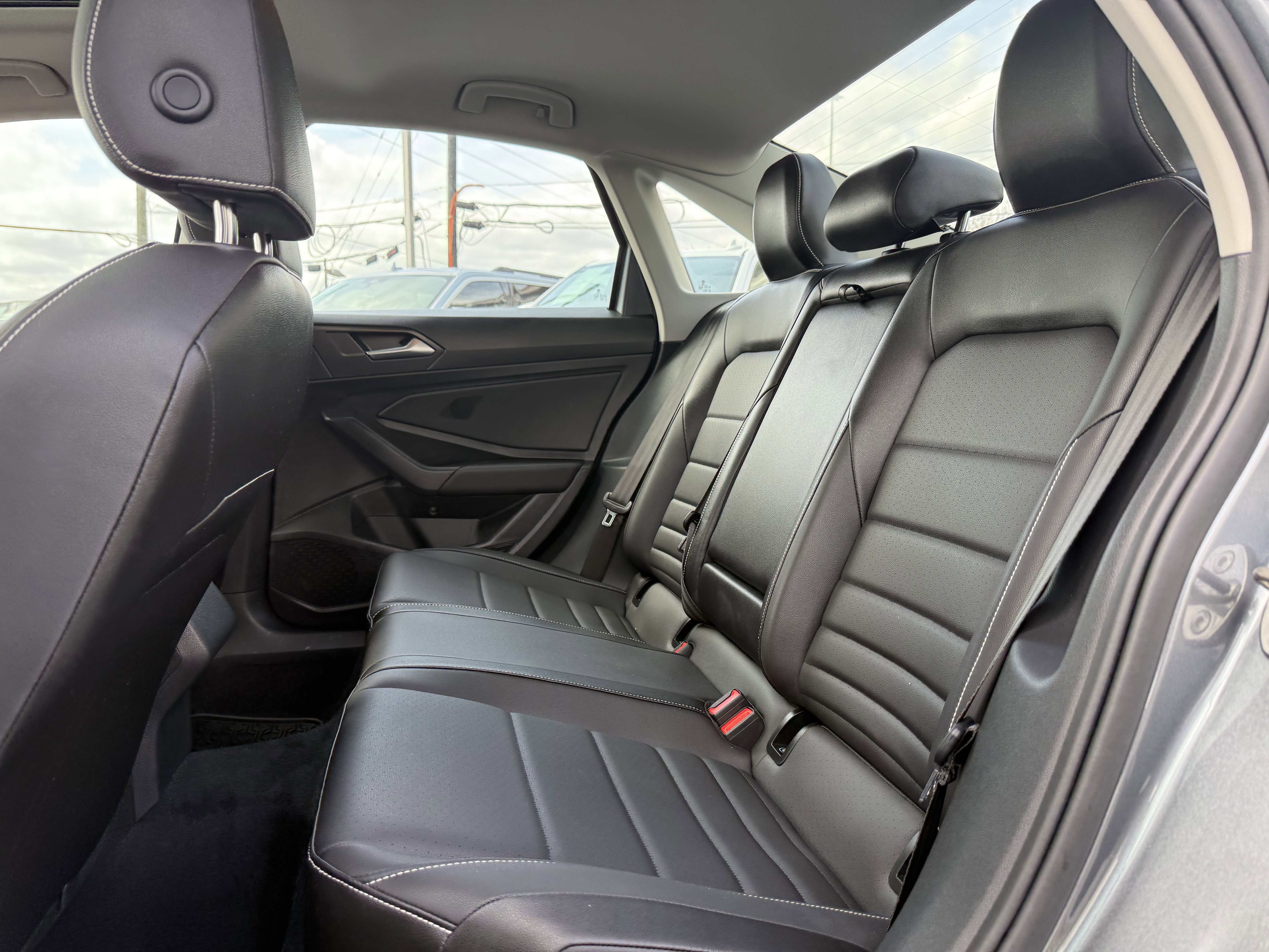 Used 2022 Volkswagen Jetta SE image 16