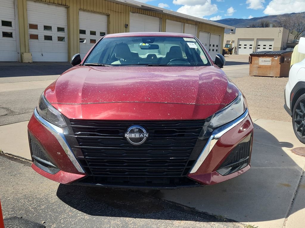 Used 2025 Nissan Altima 2.5 SV FWD image 2