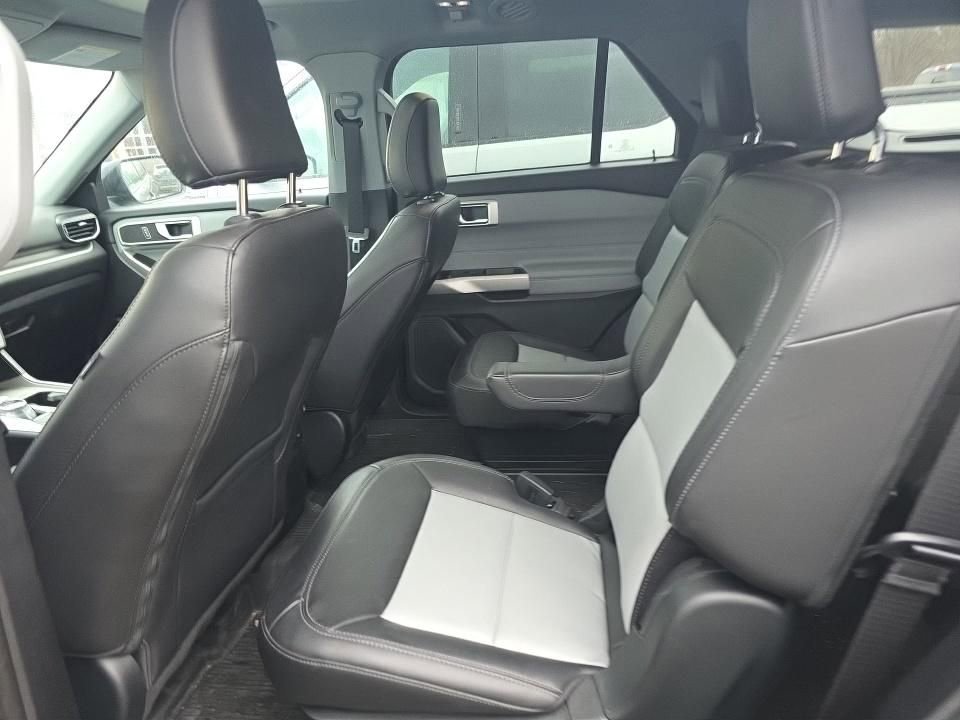 Used 2022 Ford Explorer XLT w/ Equipment Group 202A image 3