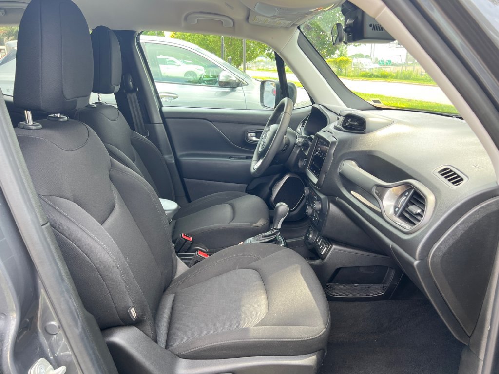 Used 2023 Jeep Renegade Latitude AWD/4WD image 48