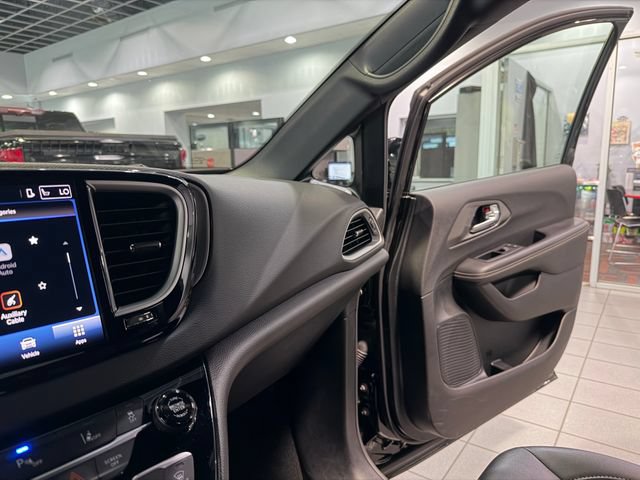 Used 2025 Chrysler Pacifica Select FWD image 26
