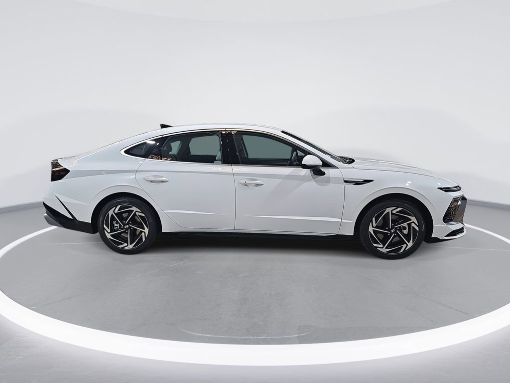 New 2026 Hyundai Sonata SEL FWD image 4