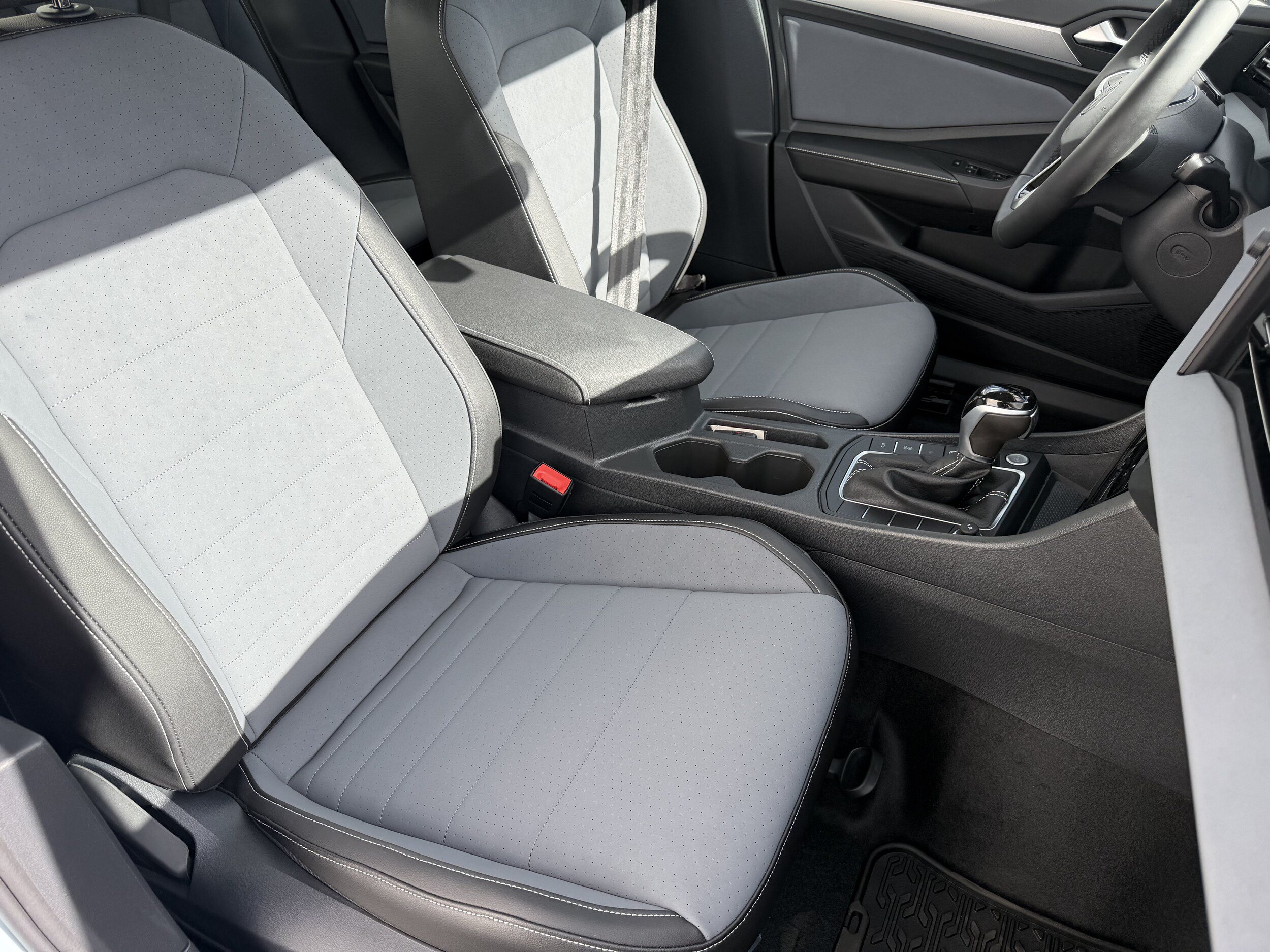 New 2027 Volkswagen Jetta SE FWD image 35