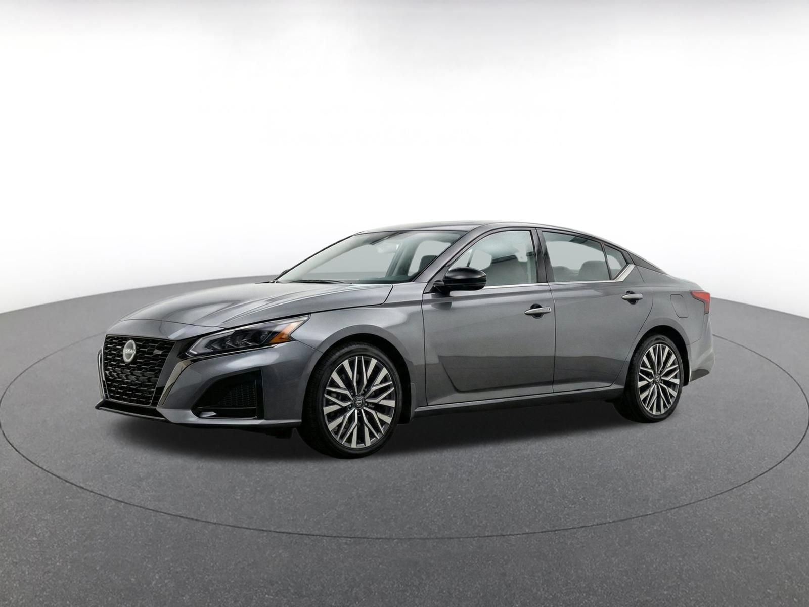 Used 2025 Nissan Altima 2.5 SV FWD image 3