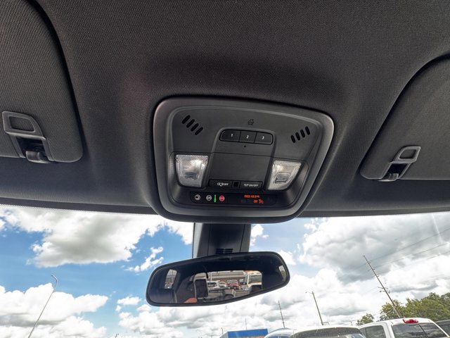 Used 2022 Chevrolet Traverse LT image 22