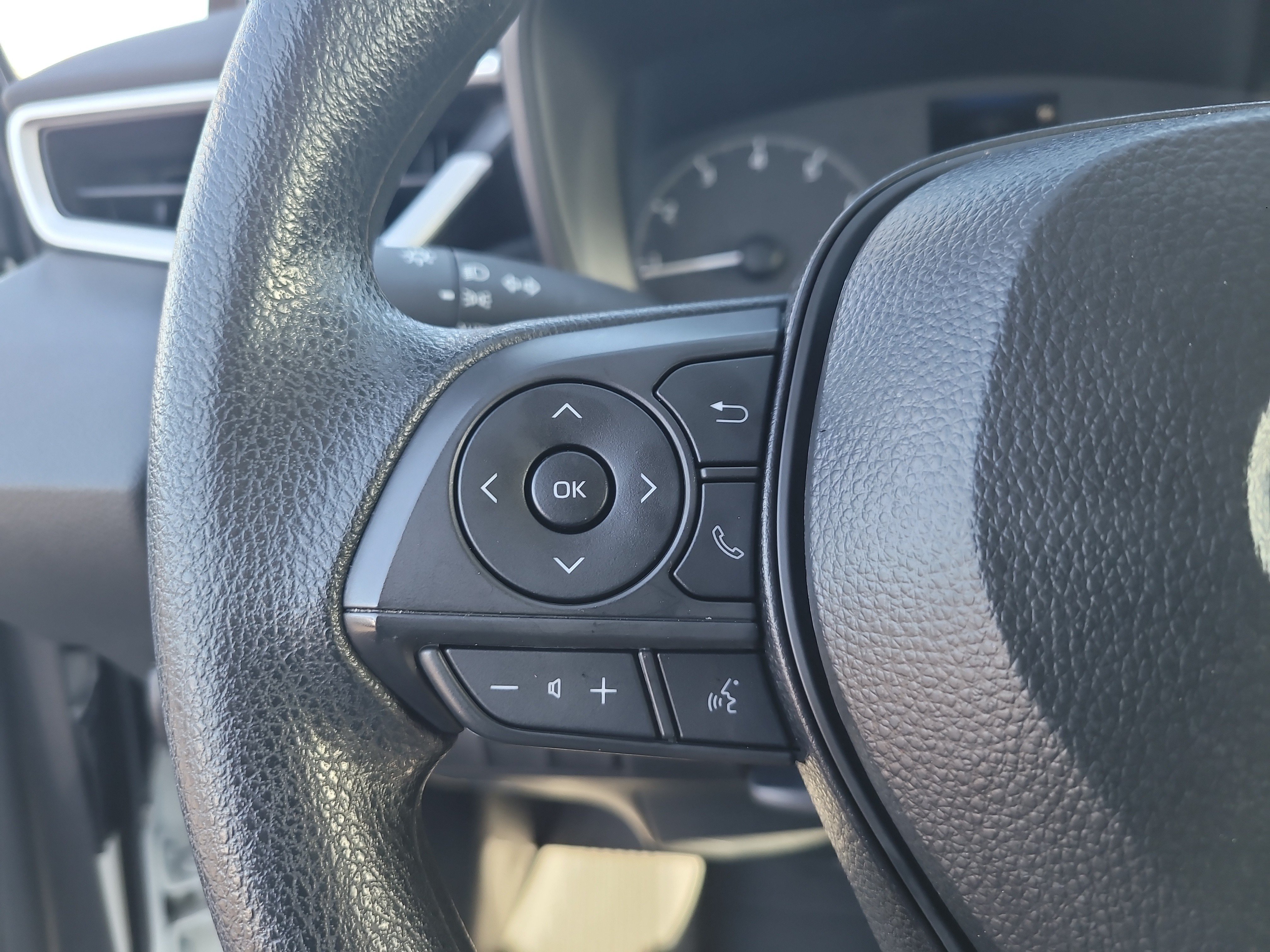 Used 2025 Toyota Corolla LE FWD image 27