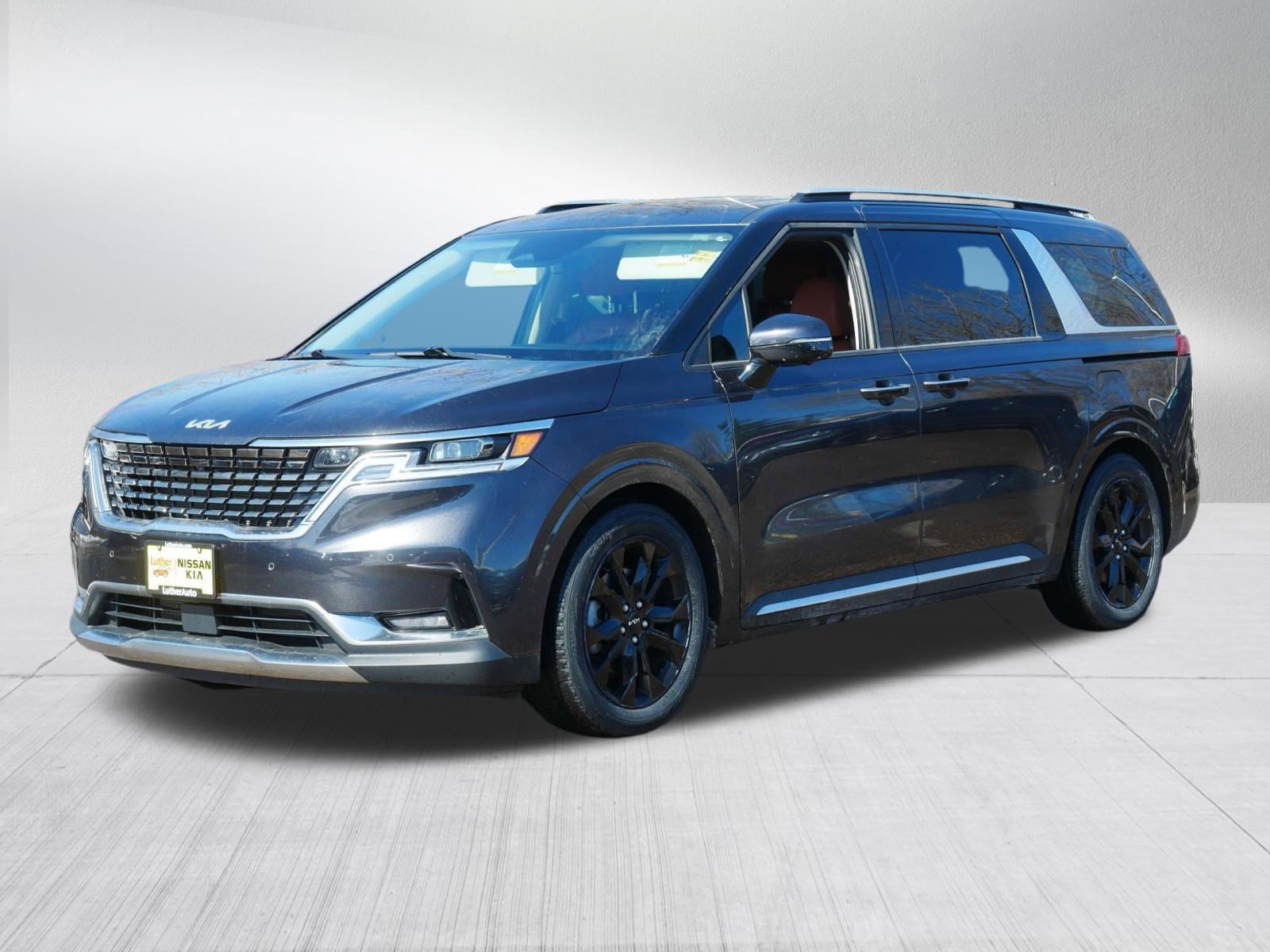 Certified 2022 Kia Carnival SX Prestige image 3