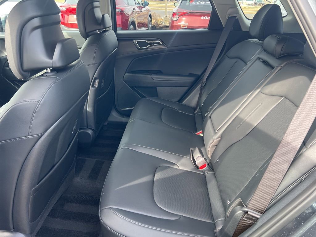 Certified 2025 Kia Sportage EX image 8
