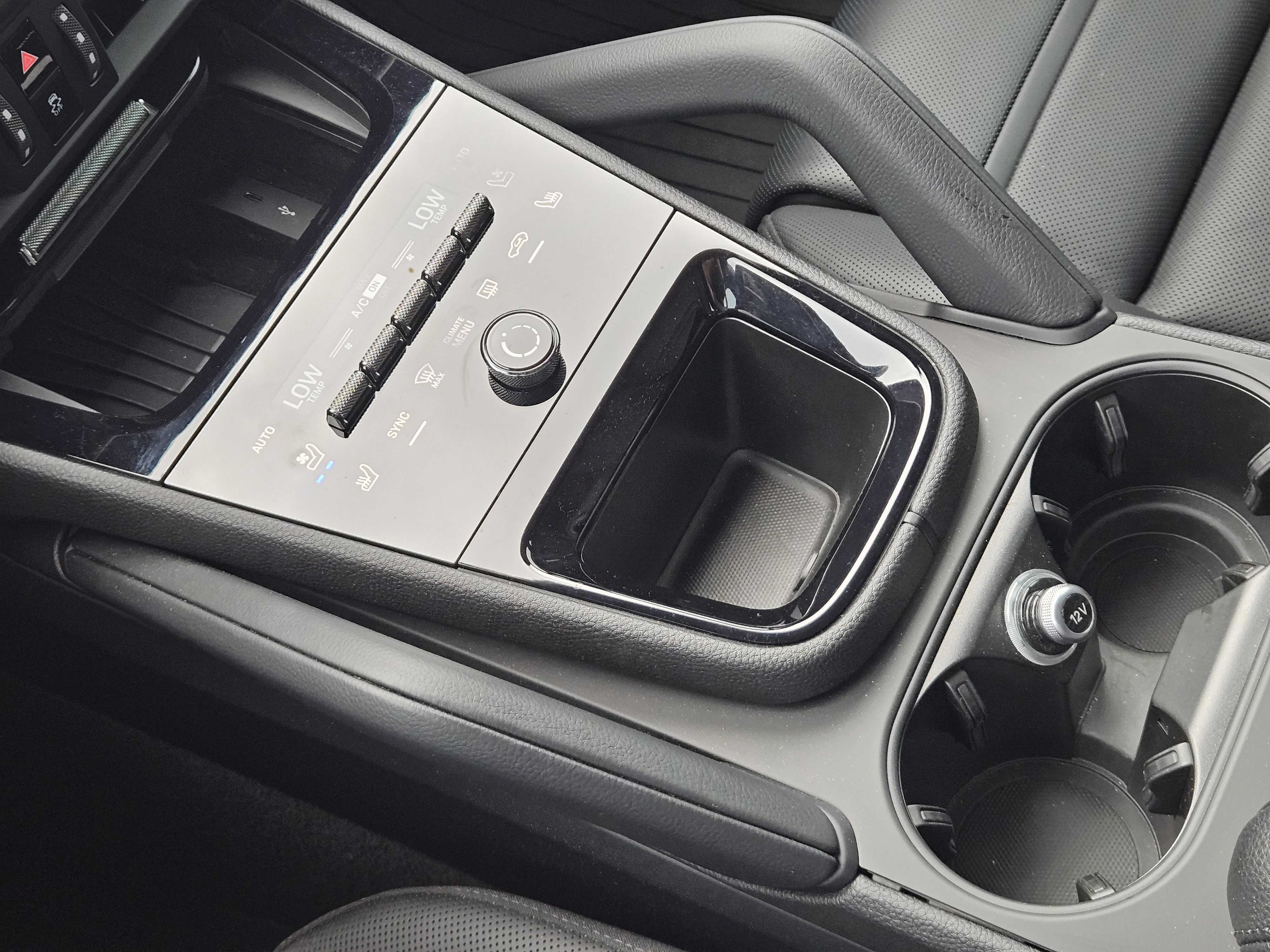 Certified 2024 Porsche Cayenne Coupe AWD/4WD image 20