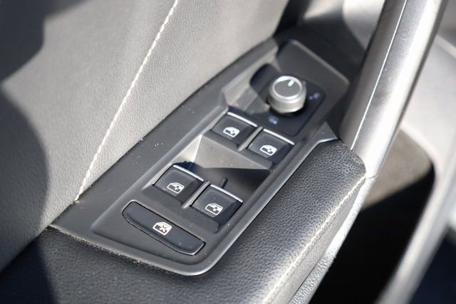 Used 2023 Volkswagen Tiguan SE R-Line image 14