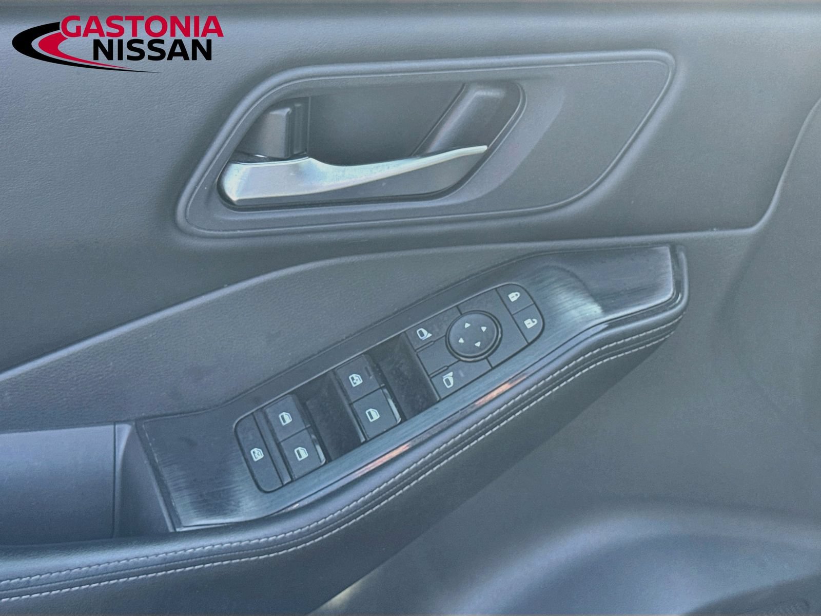 Used 2025 Nissan Rogue SV AWD/4WD image 22