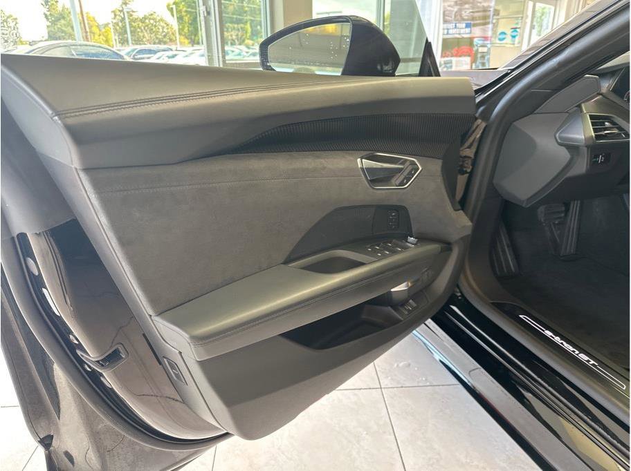 Used 2022 Audi e-tron GT Prestige w/ Prestige Package image 9
