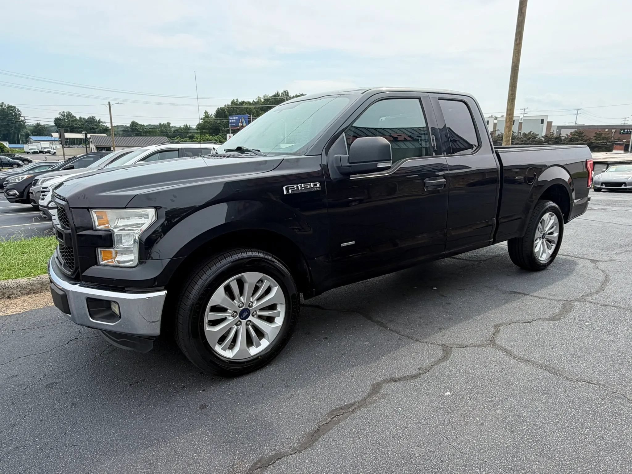 Used 2015 Ford F150 XLT w/ Equipment Group 301A Mid RWD image 3