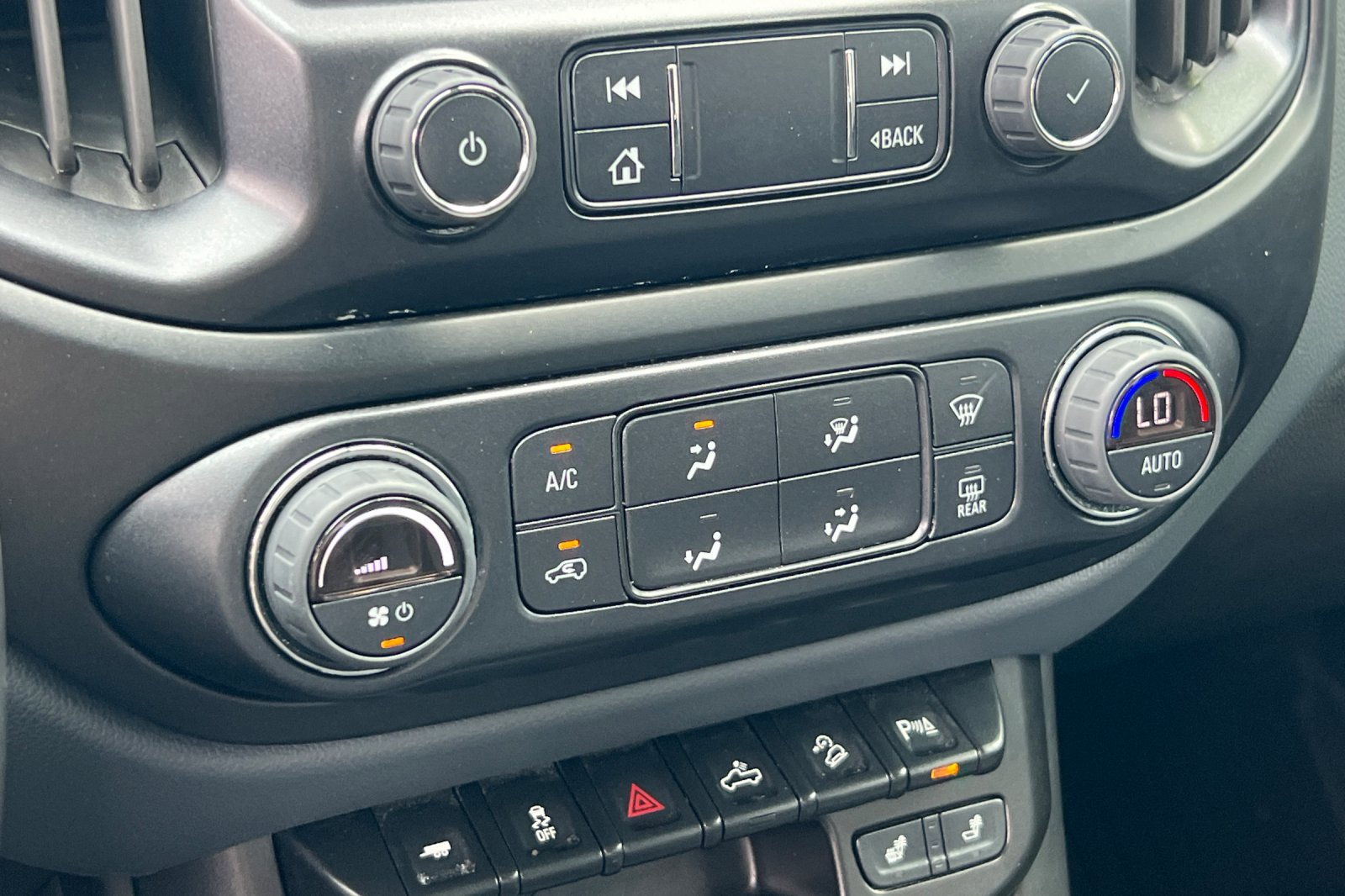 Used 2022 Chevrolet Colorado Z71 w/ Z71 Midnight Edition image 18