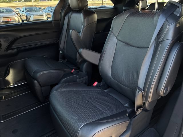 Used 2026 Toyota Sienna Limited FWD image 10