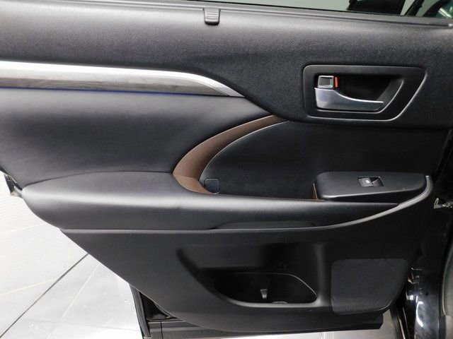 Used 2018 Toyota Highlander Limited image 27