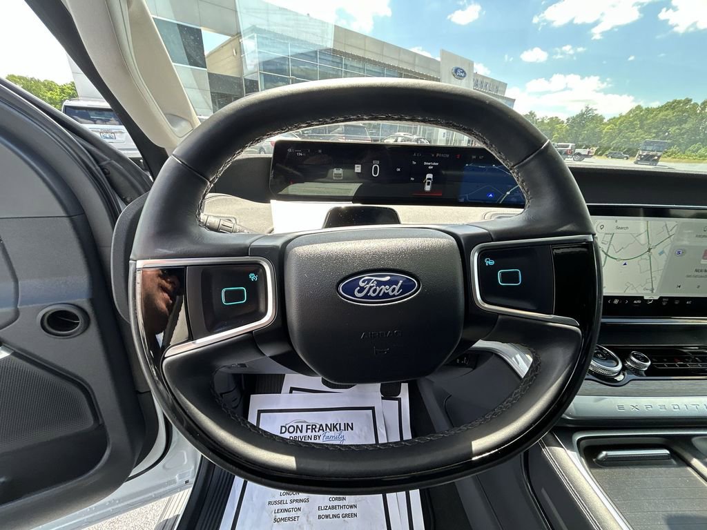 Used 2025 Ford Expedition Platinum AWD/4WD image 20