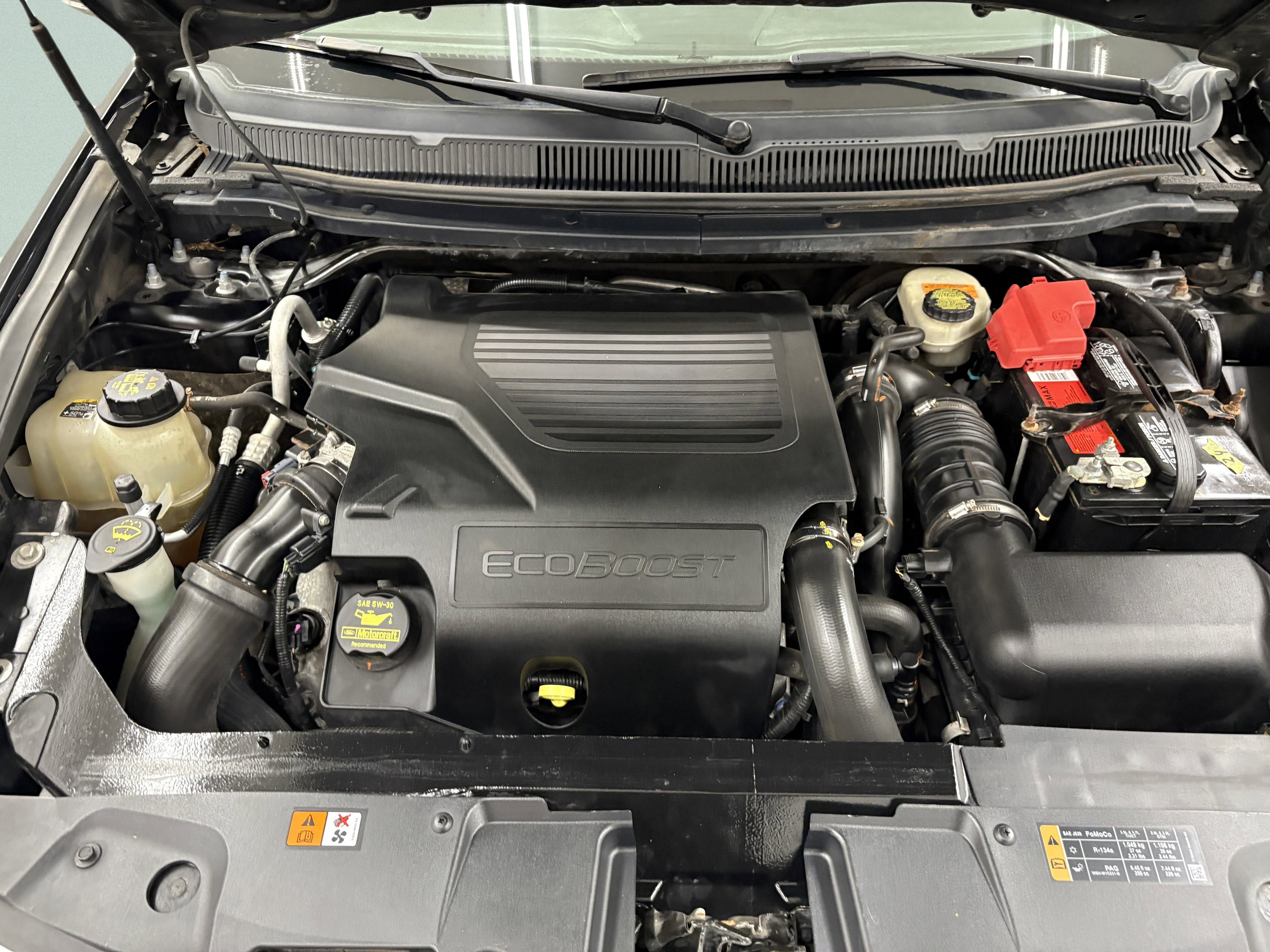 Used 2013 Lincoln MKT AWD image 9