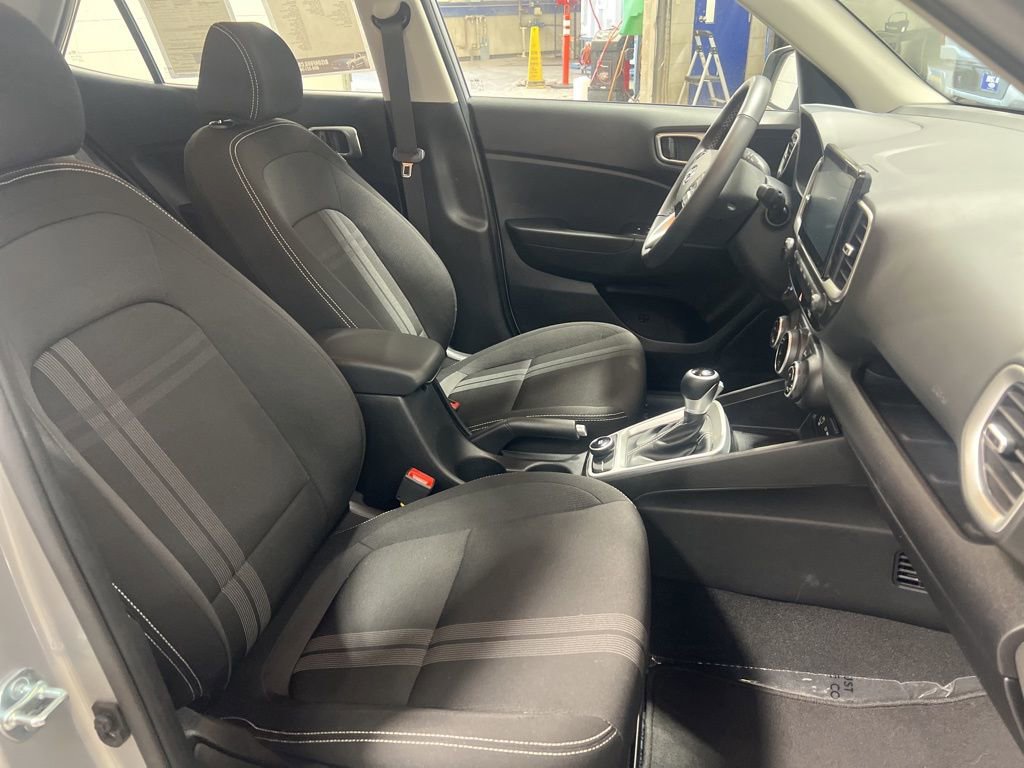 Used 2025 Hyundai Venue SEL image 9