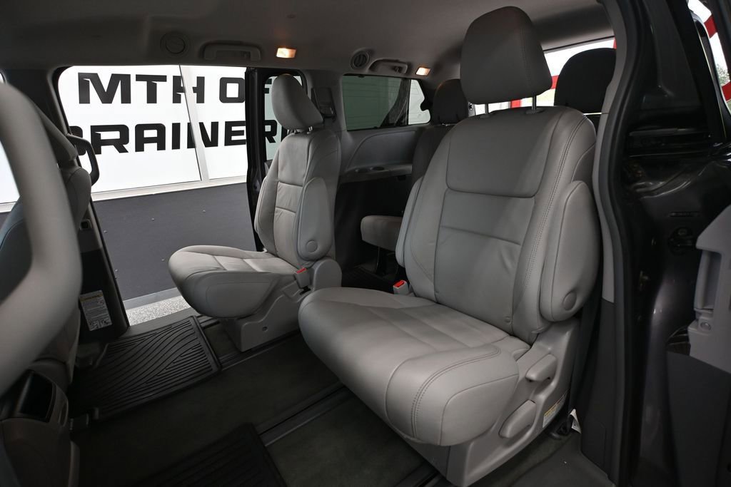 Used 2015 Toyota Sienna XLE AWD/4WD image 39